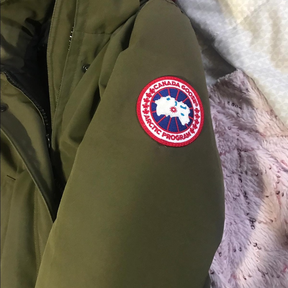 Canada Goose - Picture 2 of 3